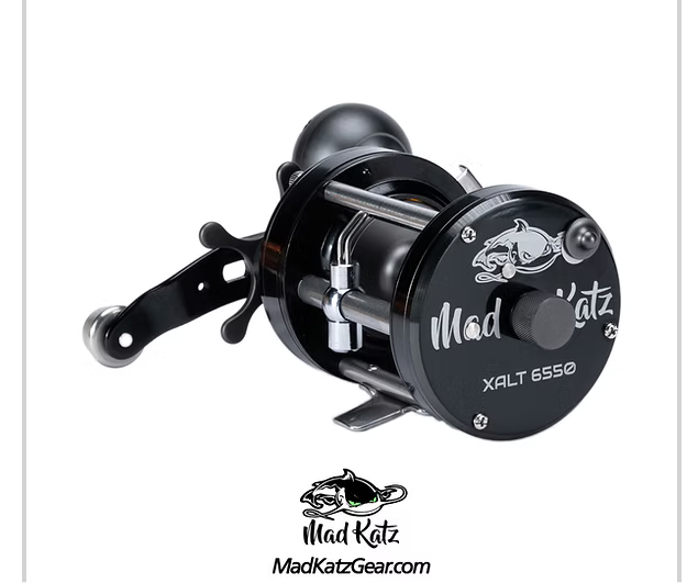Baitcasting fishing reel with black spool and black handle
