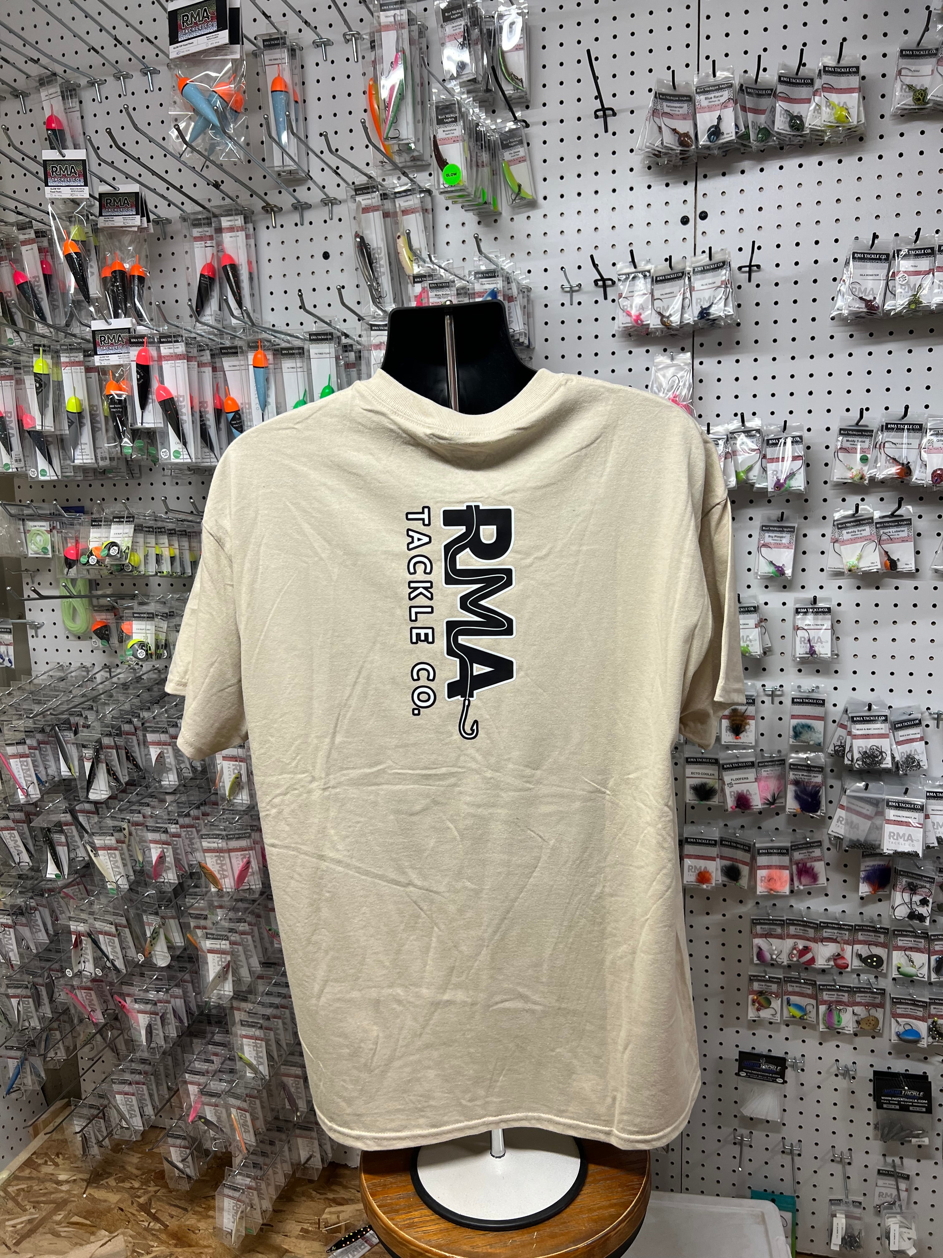 XL RMA T-shirt in light color with large vertical RMA logo