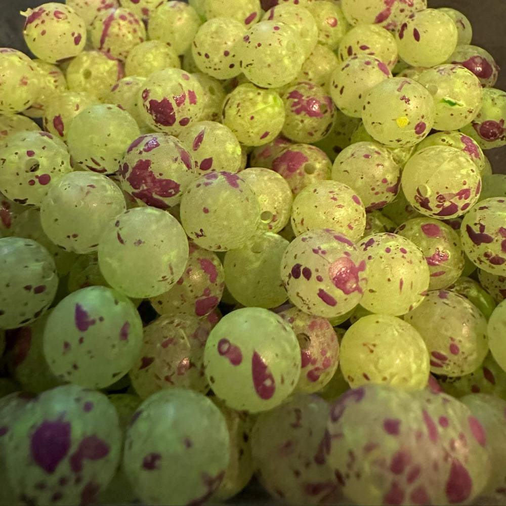 Green glow fishing beads with purple speckles, round plastic beads for salmon & steelhead
