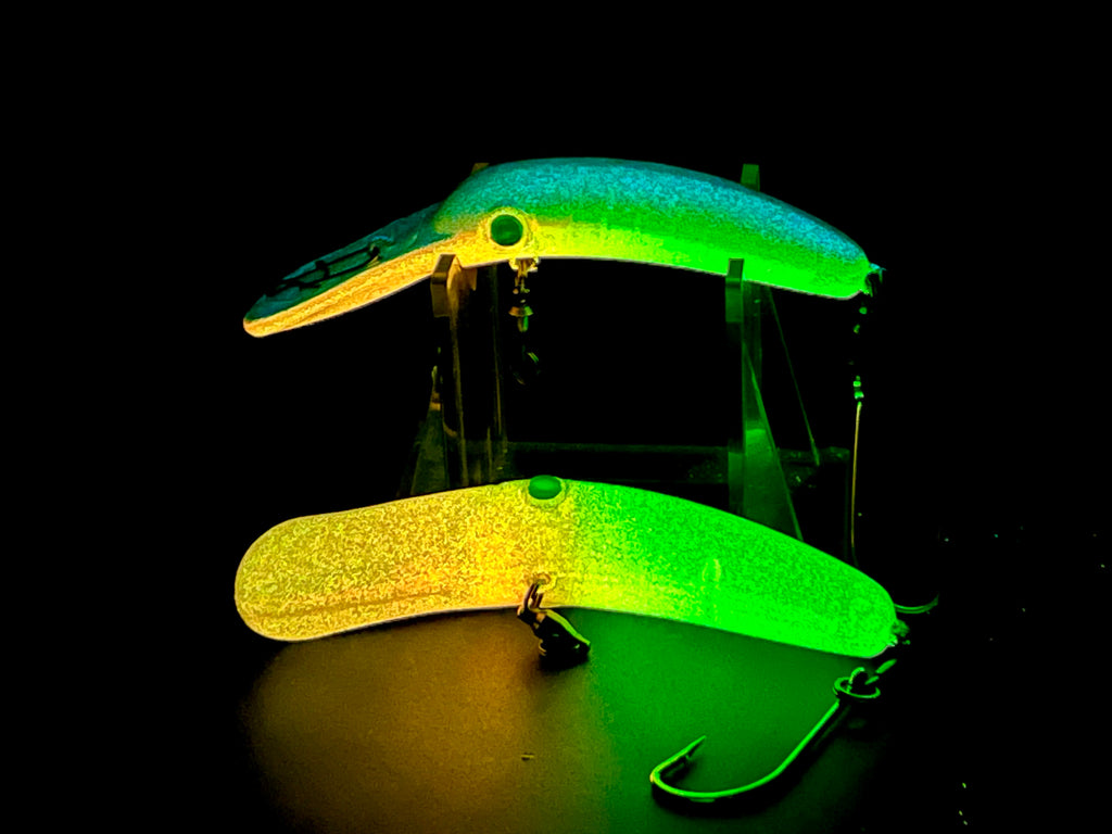 3.3-inch glow fishing lure plug, green chartreuse and yellow with treble hooks