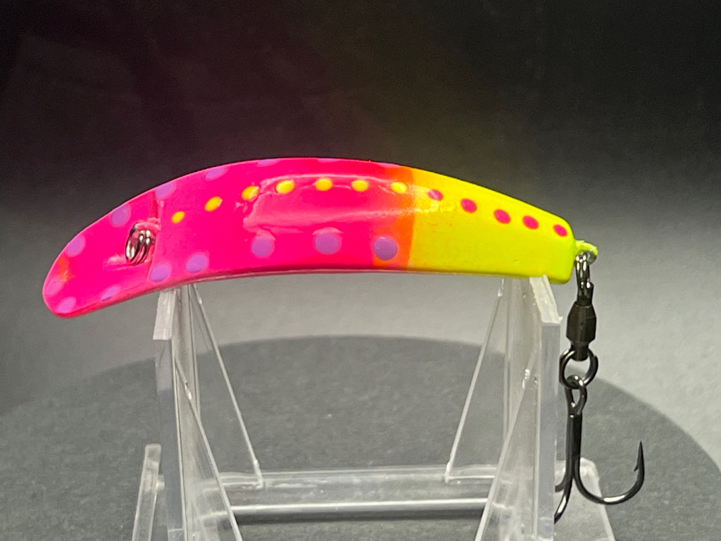 Strawnana Swiftfish lure with neon-pink body, yellow top stripe, dot pattern, hook