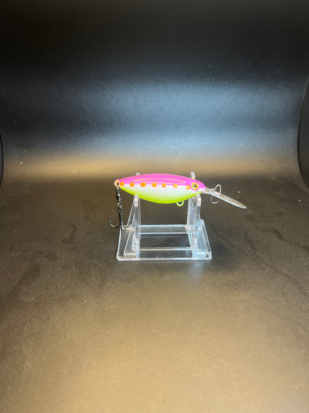 UV trolling plug on stand, pink back with chartreuse belly and metal diving lip