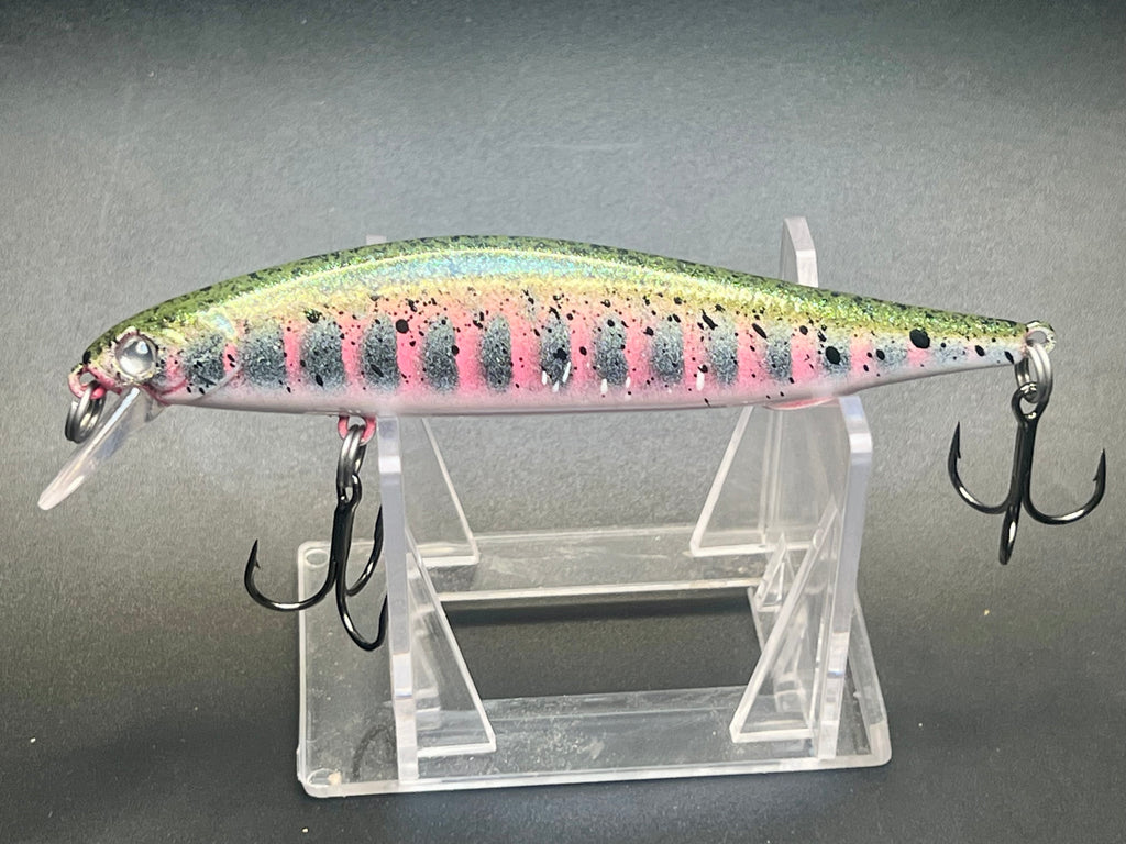 Jerkbait fishing lure, pink and green speckled body with treble hooks