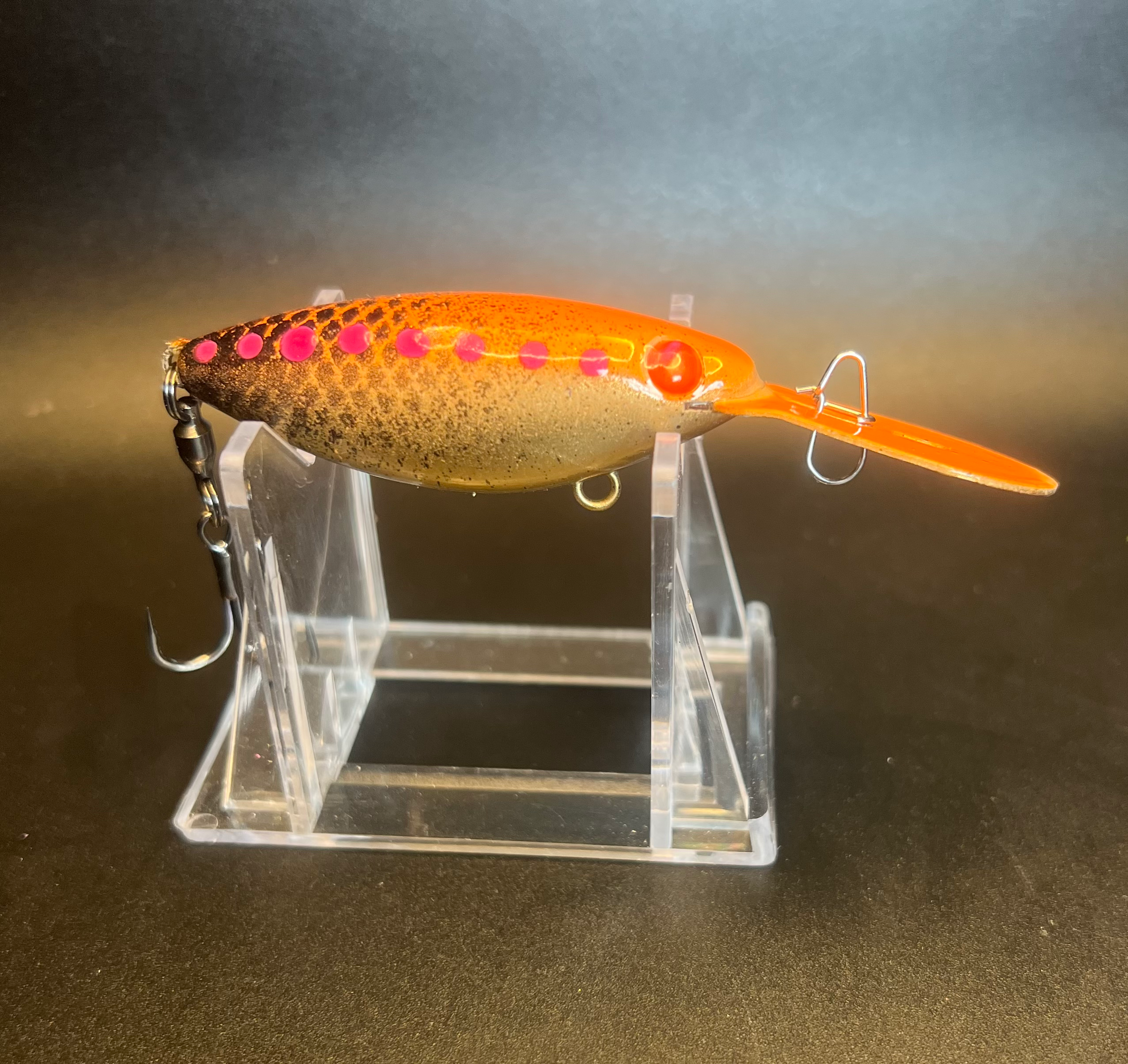 Karrot King UV trolling plug: orange body, pink dots, 3x strong treble hook