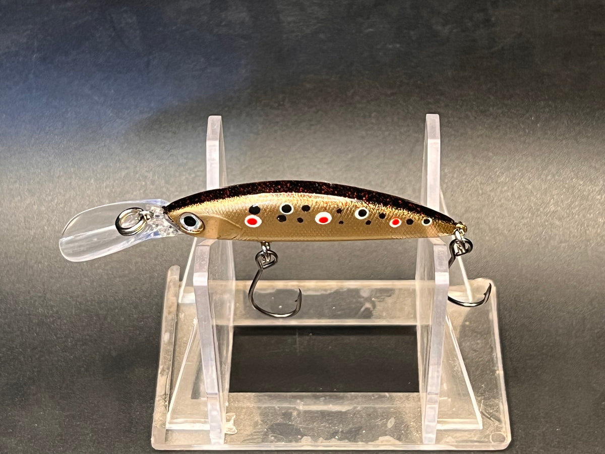 Gold trout micro deep-sinking jerkbait with clear diving lip and two treble hooks