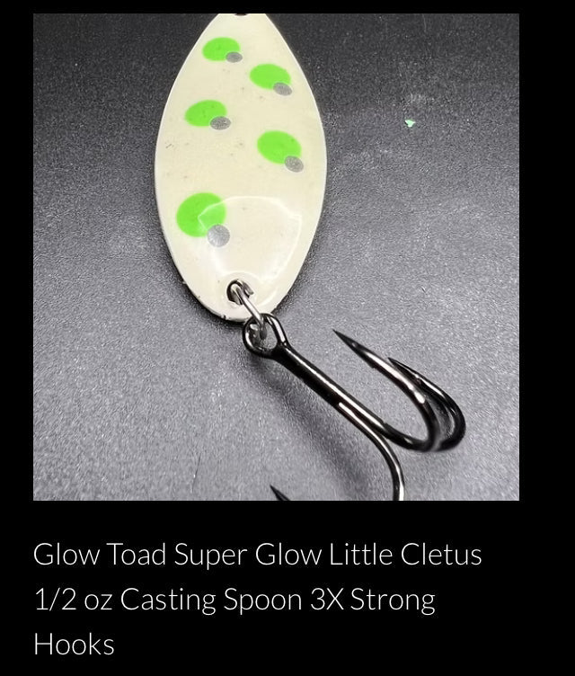White casting spoon with green speckle pattern and three treble hooks