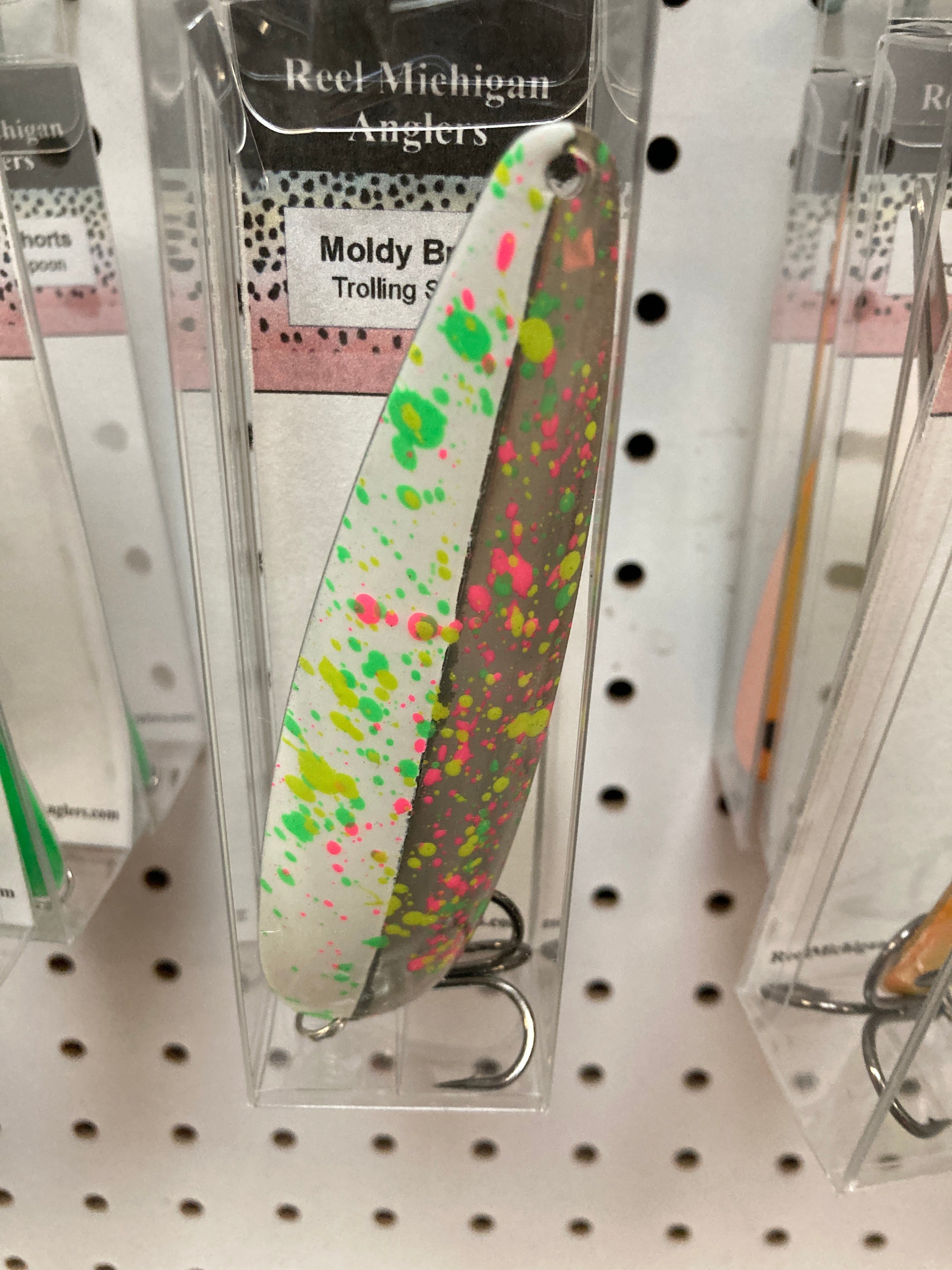 Color-splatter trolling spoon in clear blister pack, with multicolor dot spots