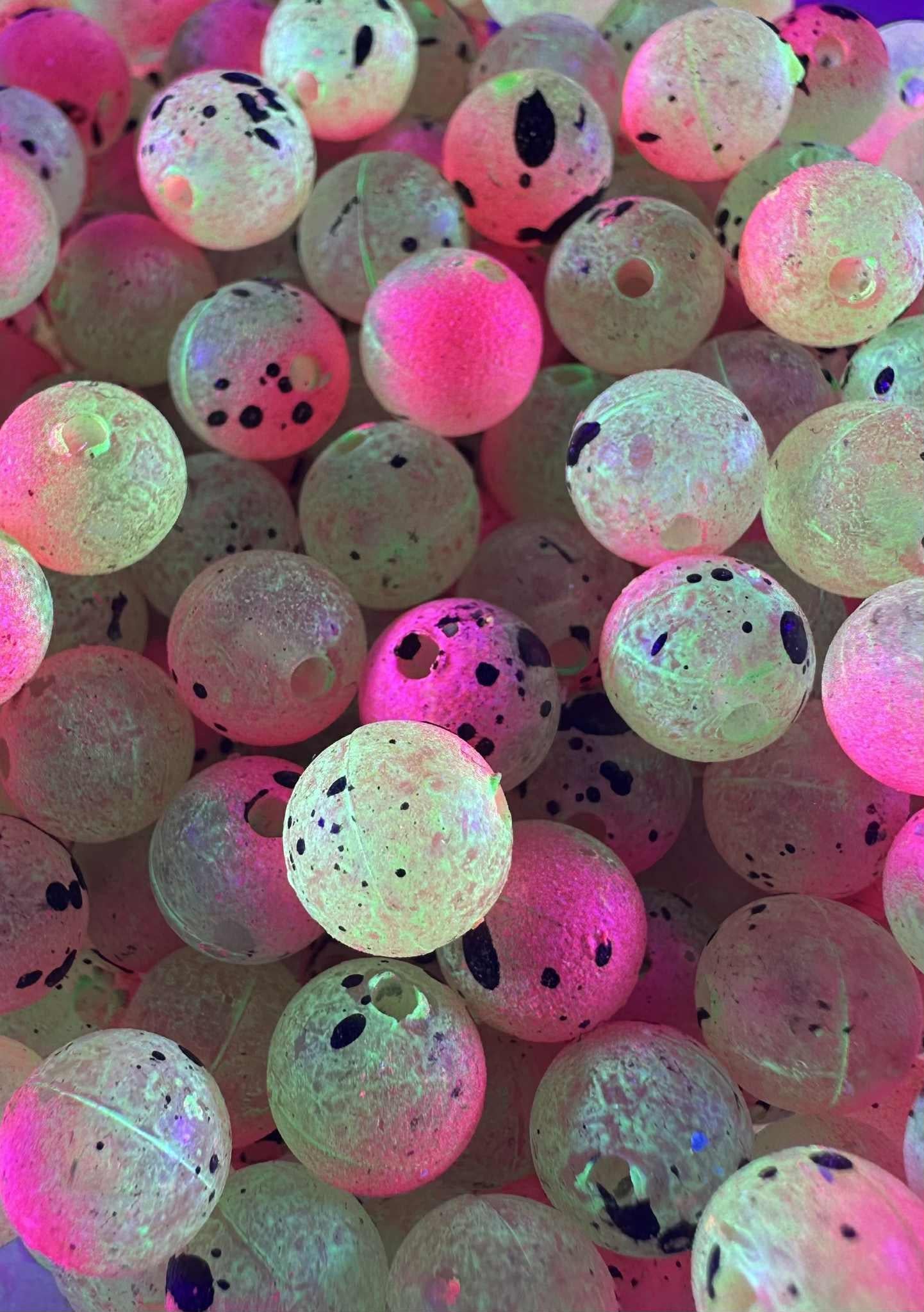 UV glow speckled plastic fishing beads, pink green silver balls