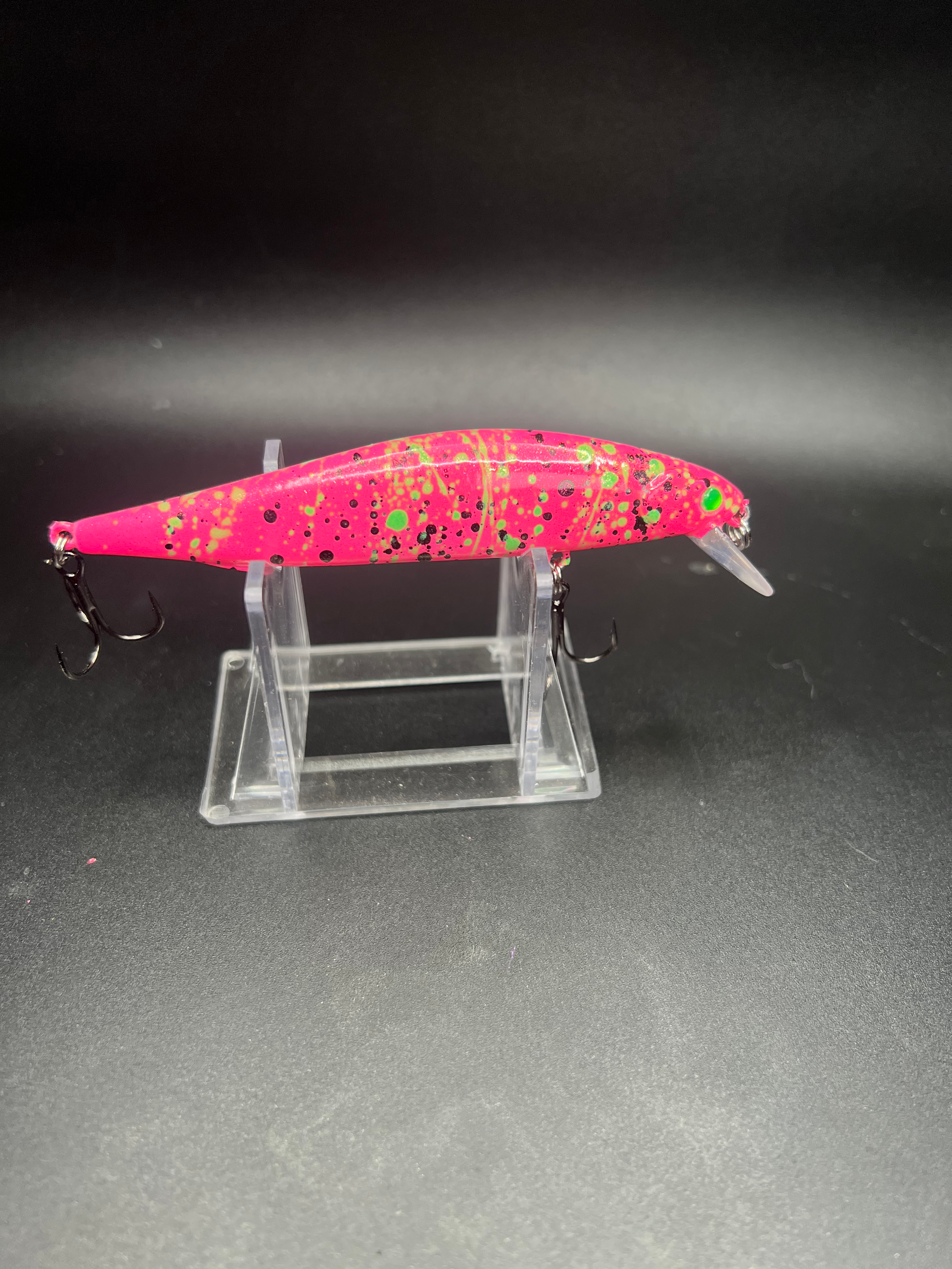 Pink and green speckled jerk bait with two treble hooks, 4.25in 1/2 oz