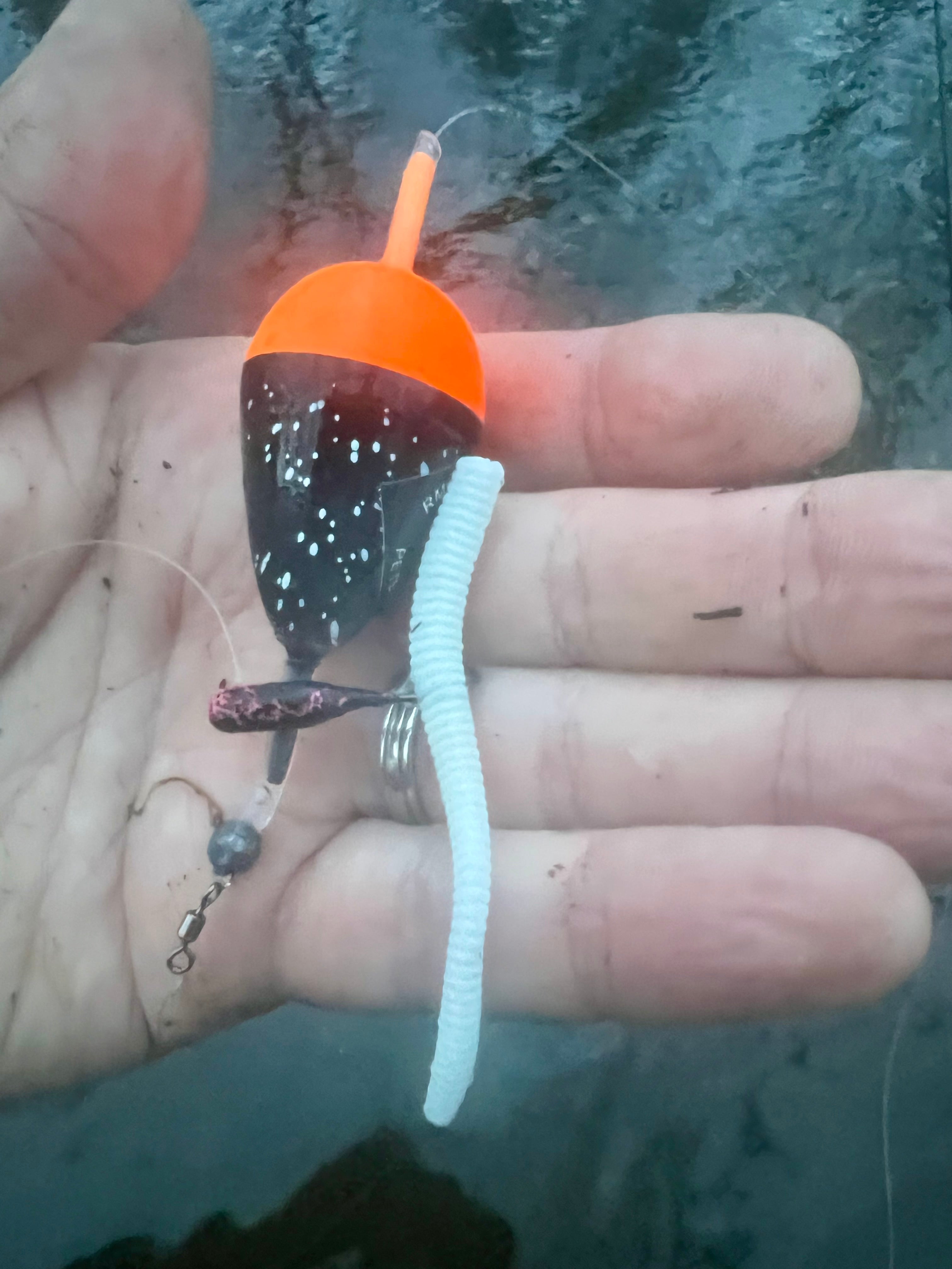 Glow acorn fixed float with orange top and speckled dark body