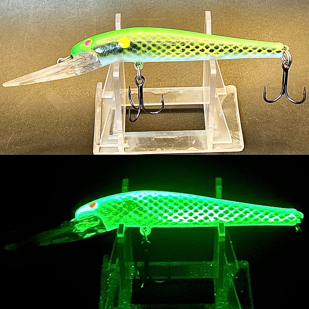 UV glow lightningstick fishing lure, green translucent body with treble hooks on clear stand