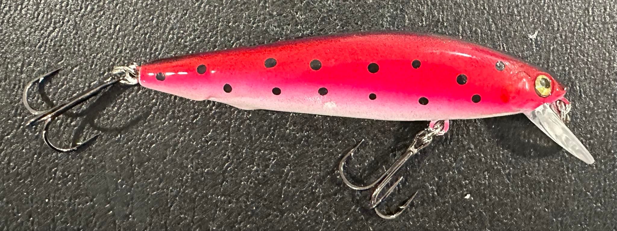 Ladybug crankbait 3.5in 1/4oz pink-red with black dots and clear lip